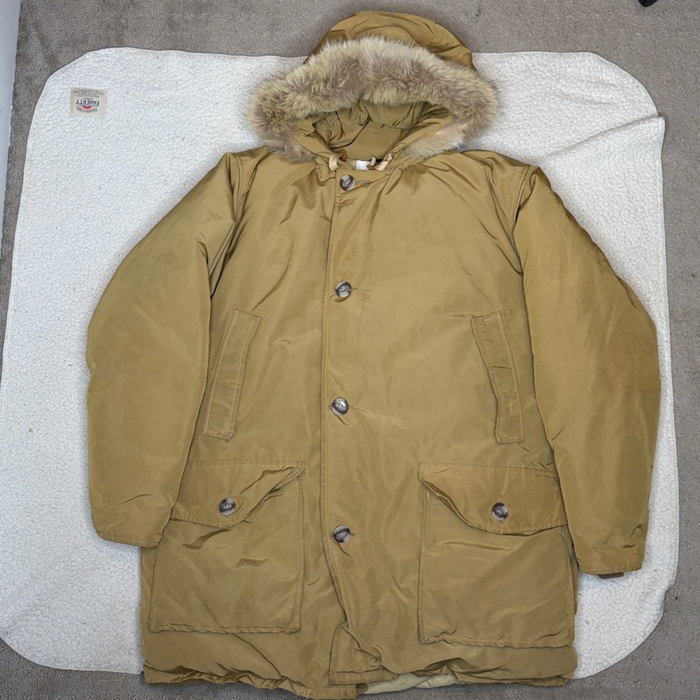 Vintage Woolrich Down Insulated Coyote Fur Hood Parka: Size Large